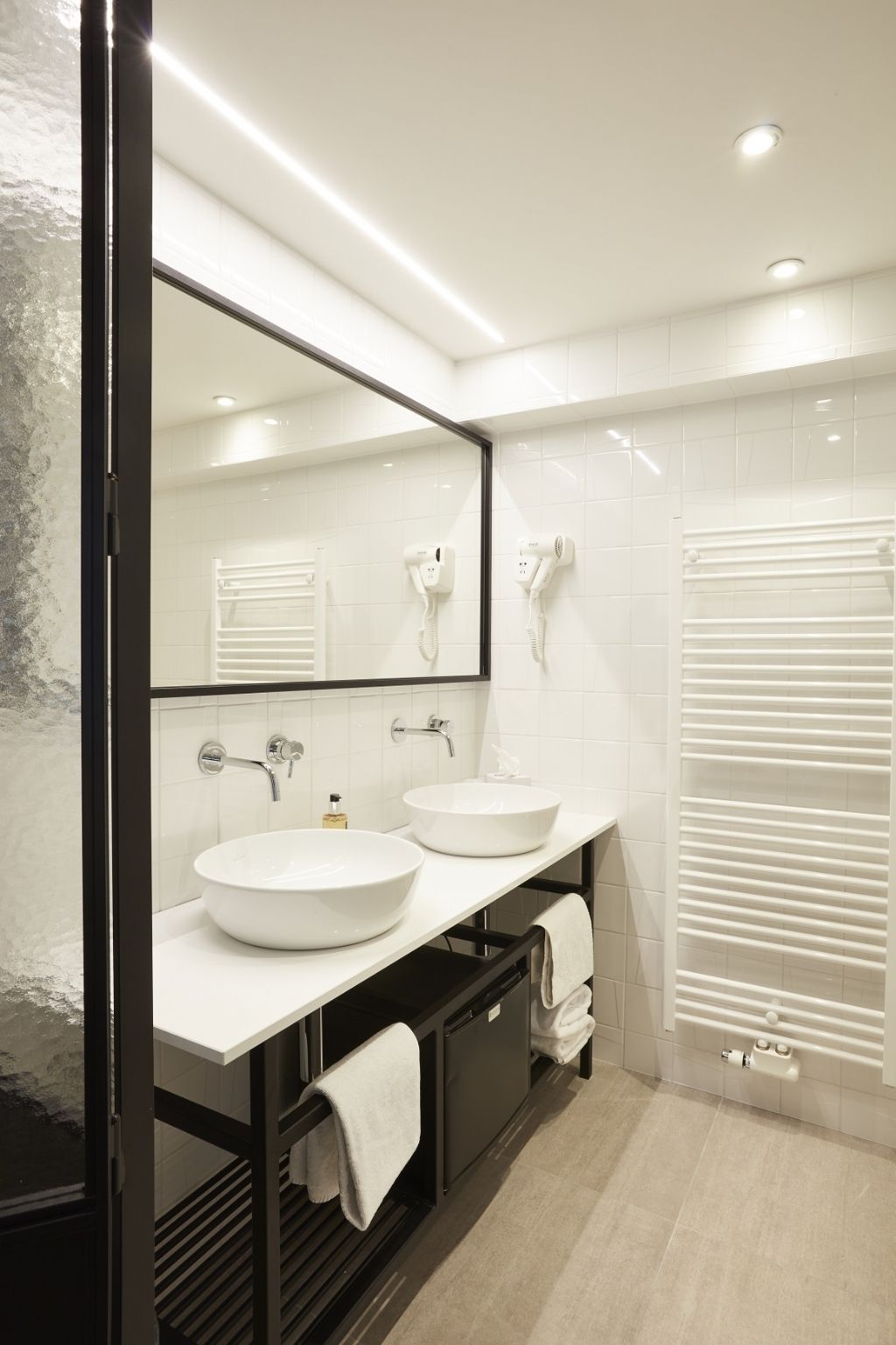 comfort double room (plus) | bathroom | free toiletries, hair dryer, towels