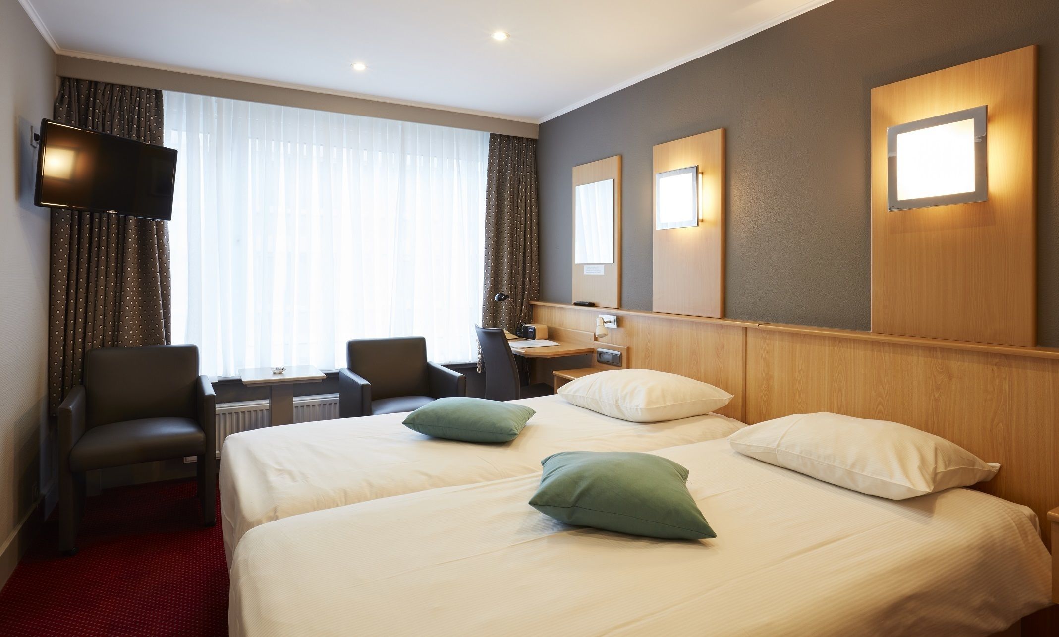 standard double room | 1 bedroom, minibar, in-room safe, free wifi