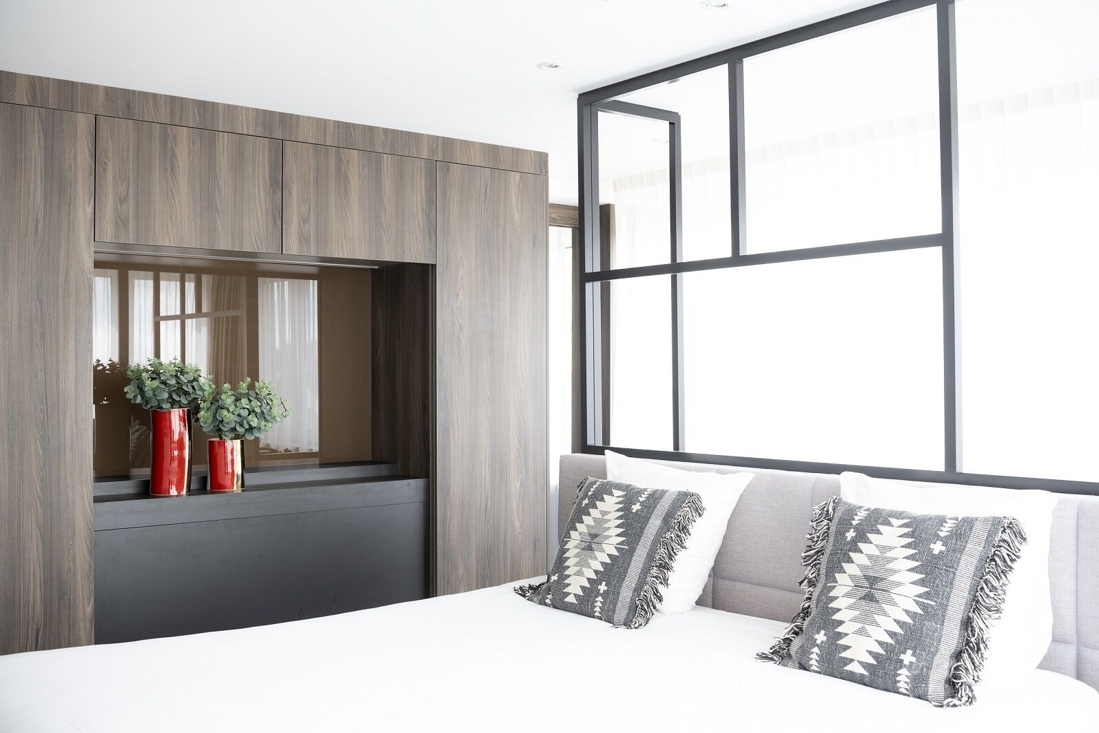 小型套房 (Plus) | 迷你吧、客房内保险箱、免费 WiFi、床单