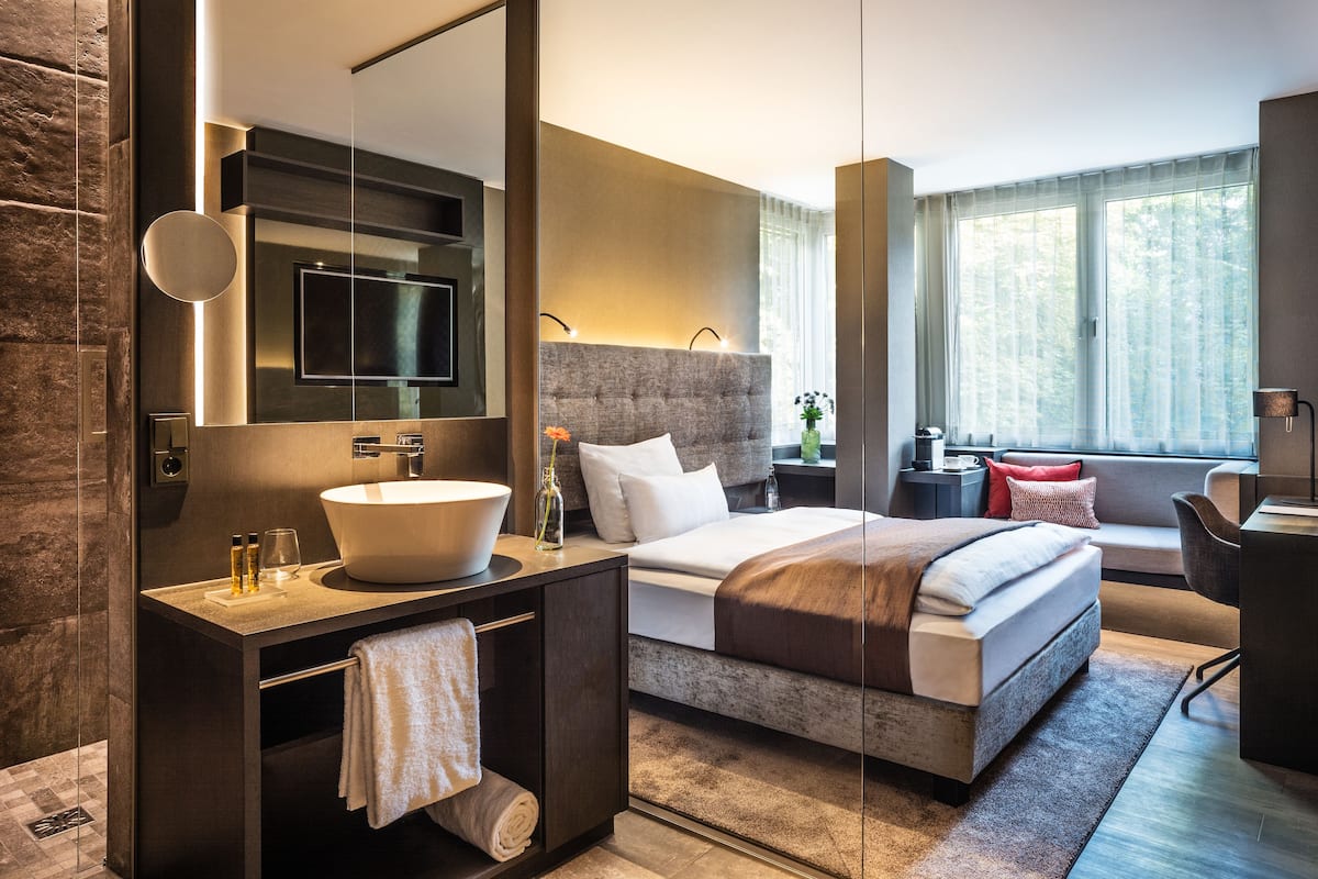 Standardzimmer (Queen) | Hochwertige Bettwaren, Zimmersafe, Schreibtisch