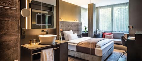Habitación estándar (Queen) | Ropa de cama de alta calidad y caja de seguridad en la habitación