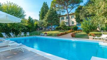 Outdoor pool, sun loungers
