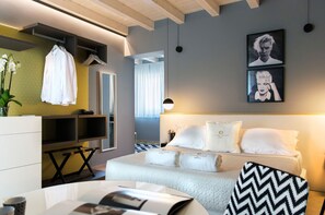 Junior suite (4) | 1 slaapkamer, Italiaanse Frette-lakens, luxe beddengoed, donsdekens