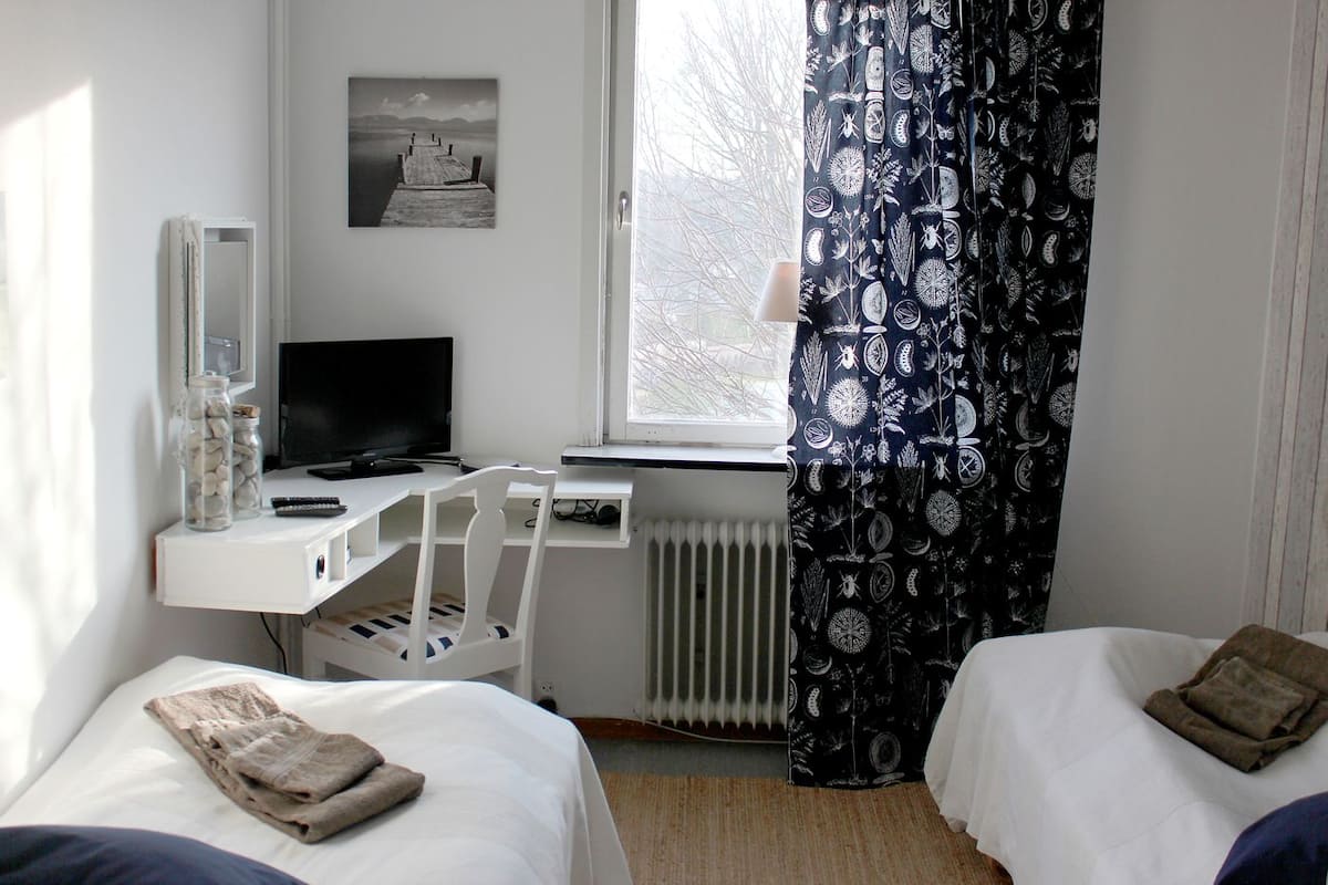 Habitación individual | Decoración personalizada, muebles diferentes y escritorio