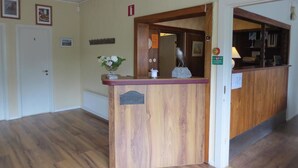 Mostrador para check-in y check-out