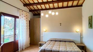 Camera Superior, vista laguna | Biancheria da letto di alta qualità, copriletto in piuma, una scrivania