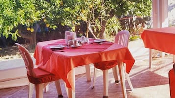Outdoor dining