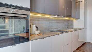 Luxury Apartment, 2 Bedrooms, River View | Private kitchen