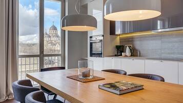 Luxury Apartment, 2 Bedrooms, River View | In-room dining