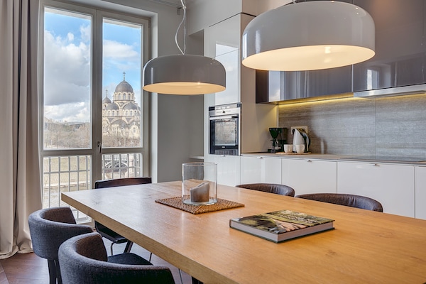 Luxury Apartment, 2 Bedrooms, River View | In-room dining