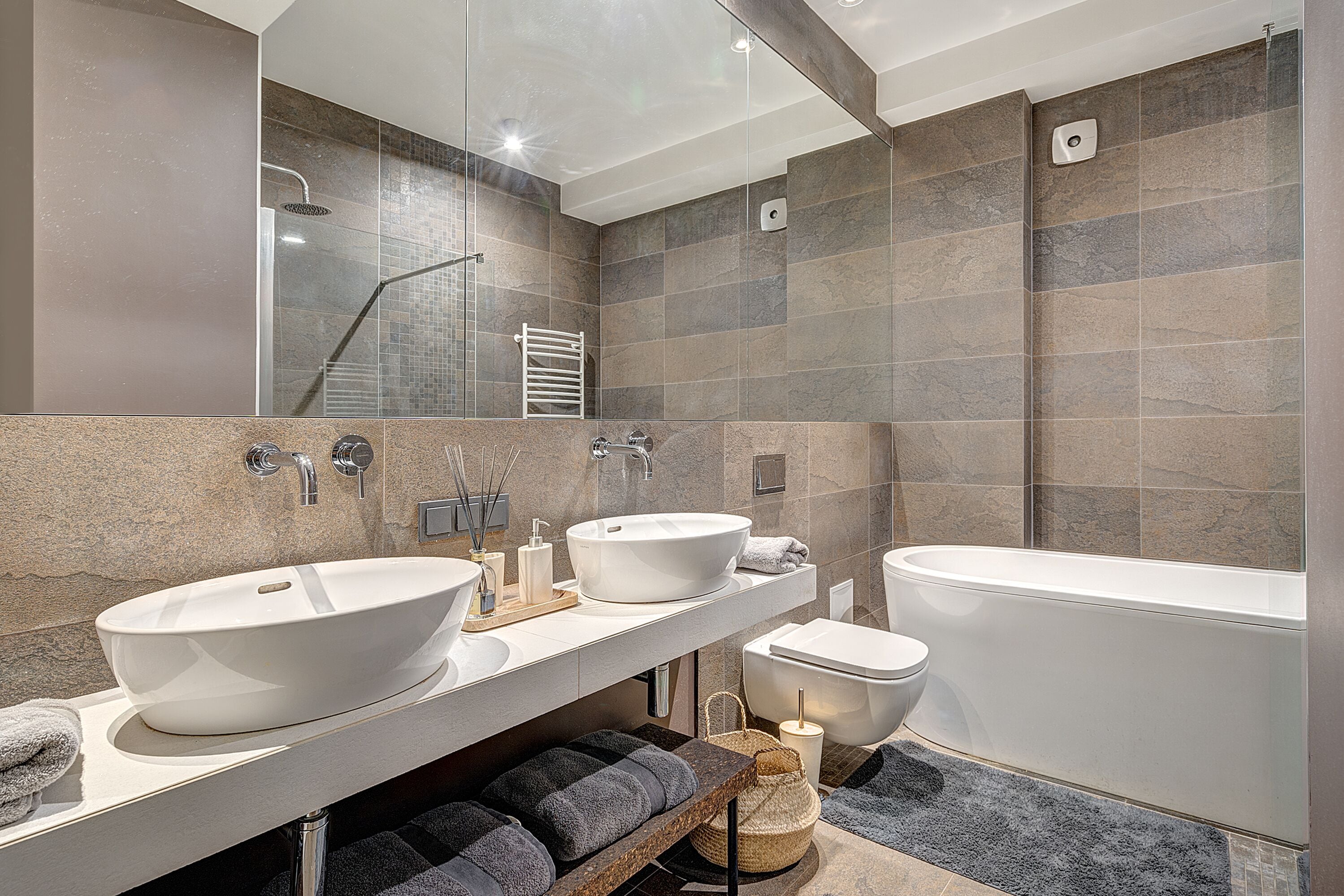 Luxury Apartment, 2 Bedrooms, River View | Bathroom | Separate bathtub and shower, jetted bath, free toiletries, hair dryer