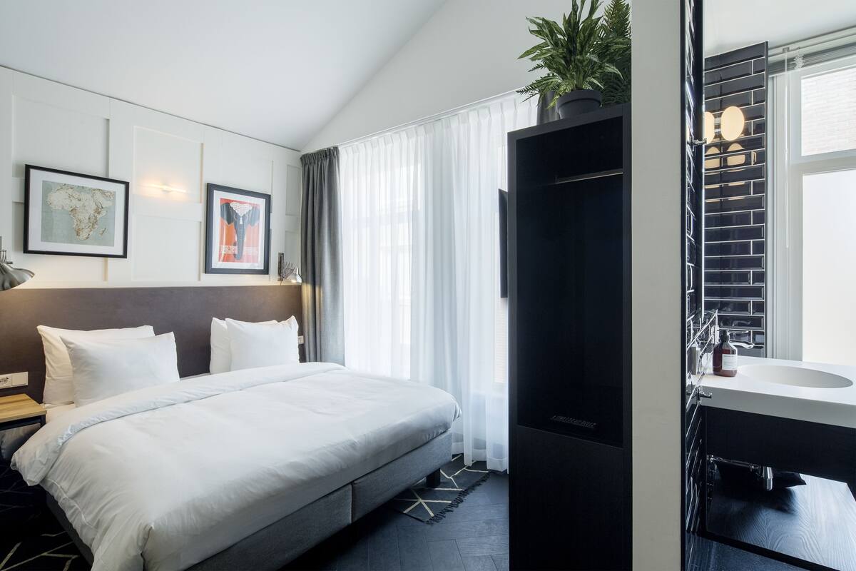 Deluxe Double Room | Premium bedding, down comforters, in-room safe, desk