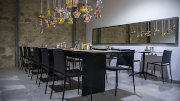 Café da manhã com buffet todos os dias mediante uma taxa