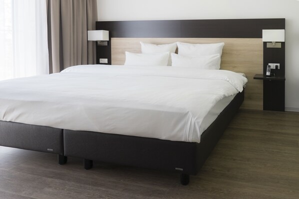 Habitación doble Deluxe | Caja de seguridad en la habitación, escritorio y insonorización