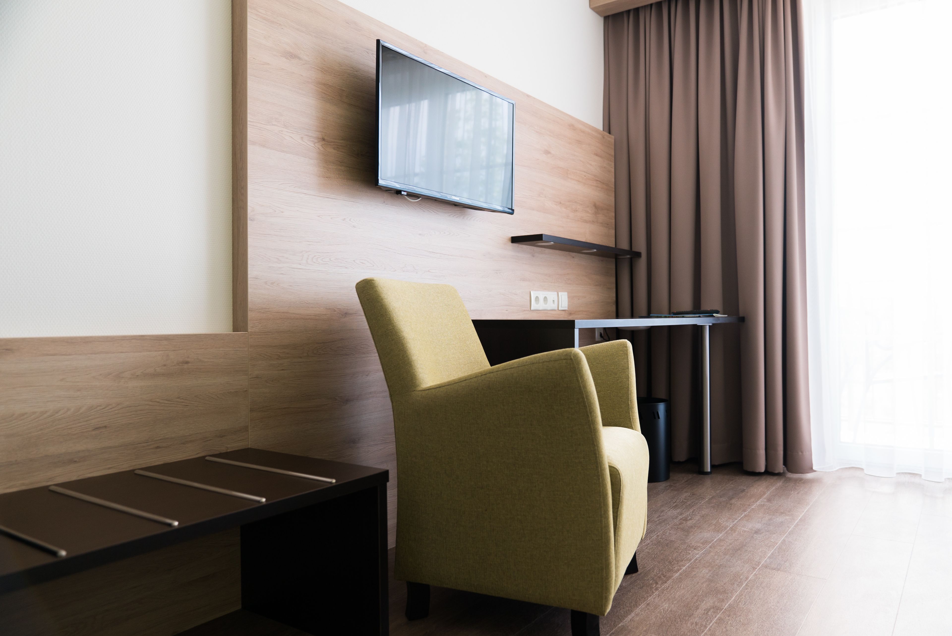 deluxe double room | in-room safe, desk, soundproofing, free wifi