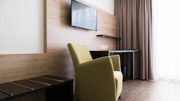 Deluxe Double Room | In-room safe, desk, soundproofing, free WiFi
