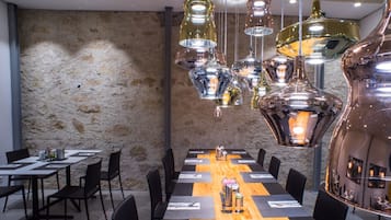 Desayuno buffet todos los días (EUR 15 por persona)