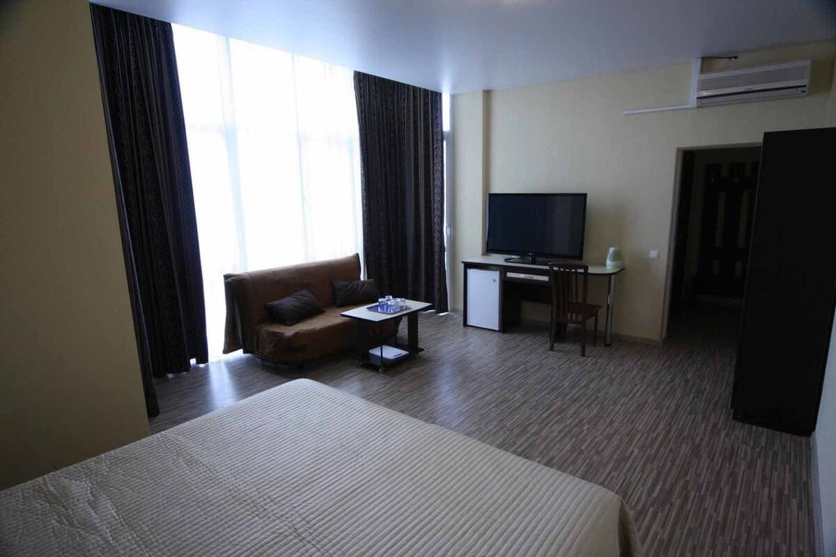 Suite, 1 Bedroom | Seterika/papan seterika, katil bayi/kot (surcaj), Wi-fi percuma