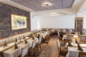 Bao gồm bữa sáng buffet hàng ngày 