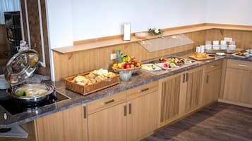 Free daily buffet breakfast