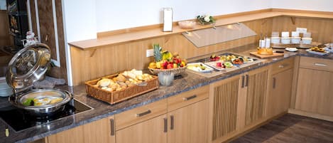 Buffet déjeuner gratuit tous les jours