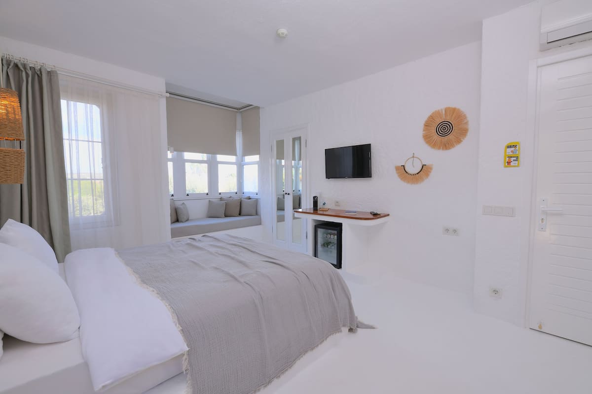 deluxe room | 1 bedroom, premium bedding, in-room safe, free wifi