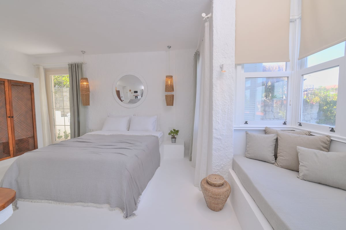 deluxe room | 1 bedroom, premium bedding, in-room safe, free wifi