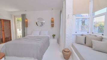 Deluxe Room | Premium bedding, in-room safe, free WiFi, bed sheets