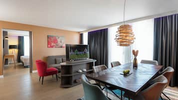 In-room safe, desk, soundproofing, free WiFi