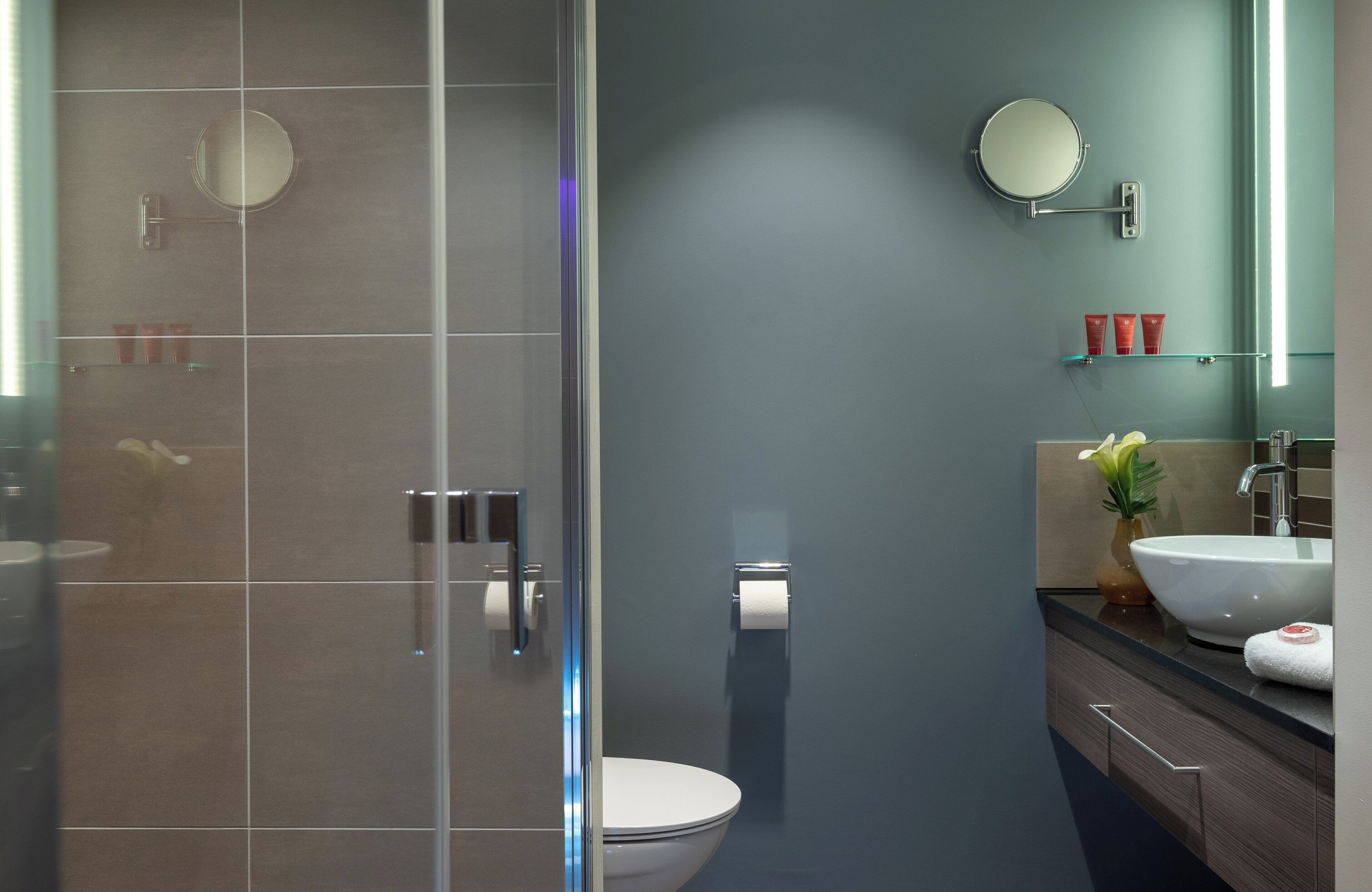 comfort twin room | bathroom | shower, free toiletries, hair dryer, towels