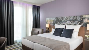 Comfort Twin Room | In-room safe, desk, soundproofing, WiFi (free)