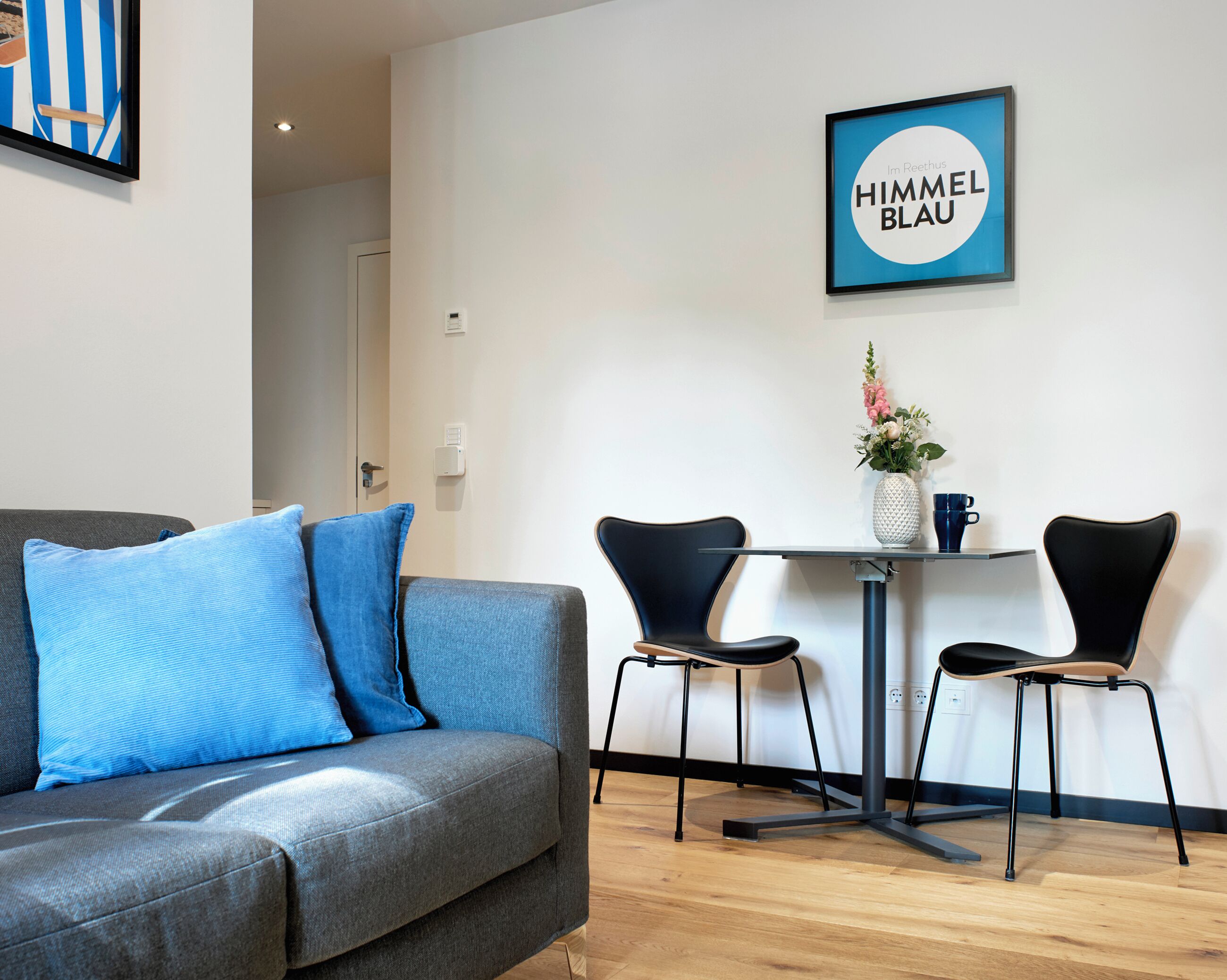 Im Reethus Himmelblau | 客室内のダイニングエリア