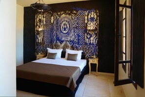 Room (Etoile du sud) | Individually decorated, individually furnished, blackout curtains