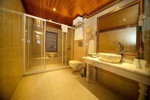 Economy Single Room, 1 Twin Bed | Bathroom | Shower, free toiletries, hair dryer, slippers - Marmara Deluxe Hotel (Istanbul)