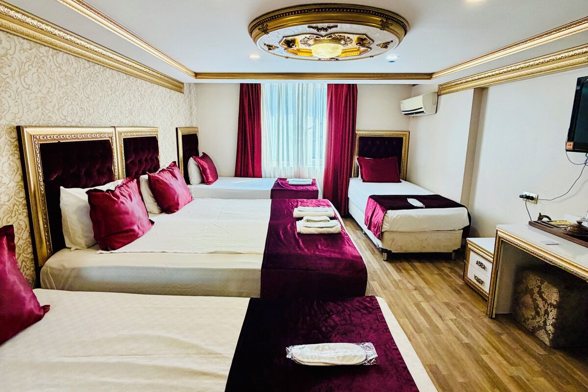 Family Room | Bathroom | Shower, free toiletries, hair dryer, slippers
