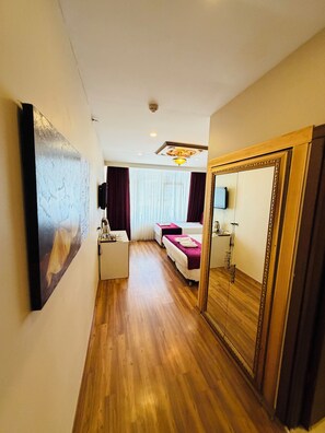 Minibar, in-room safe, desk, soundproofing - Marmara Deluxe Hotel (Istanbul)