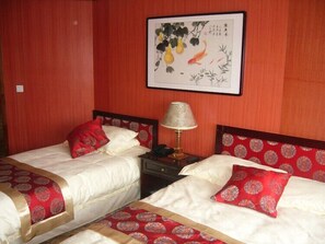 객실 내 금고, 책상, 암막 커튼, 다리미/다리미판