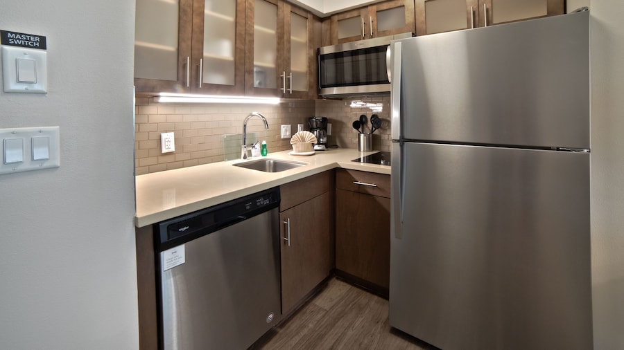 Staybridge Suites Houston - Humble Beltway 8 E by IHG