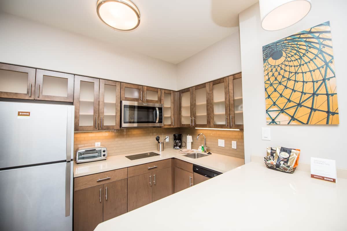 Full-sized fridge, microwave, stovetop, dishwasher