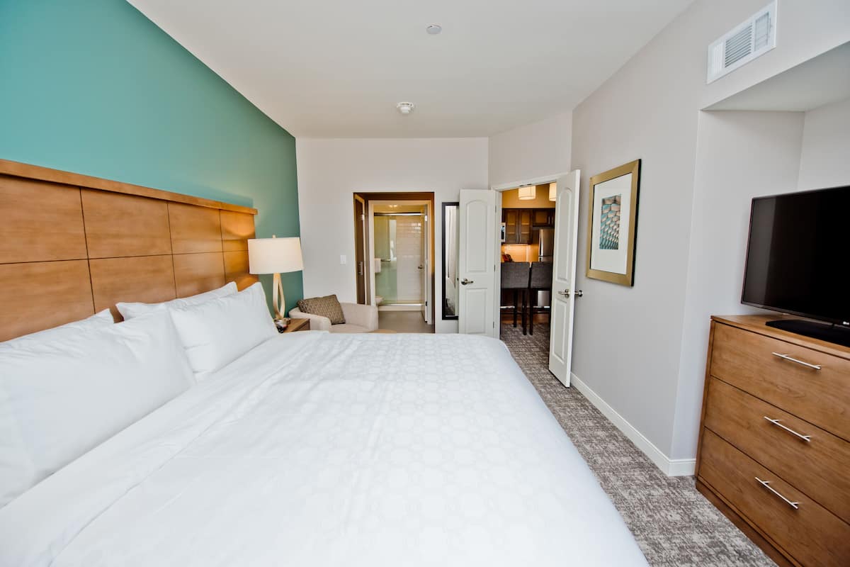 1 bedroom, desk, free WiFi, bed sheets