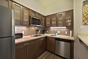 Full-size fridge, microwave, stovetop, dishwasher