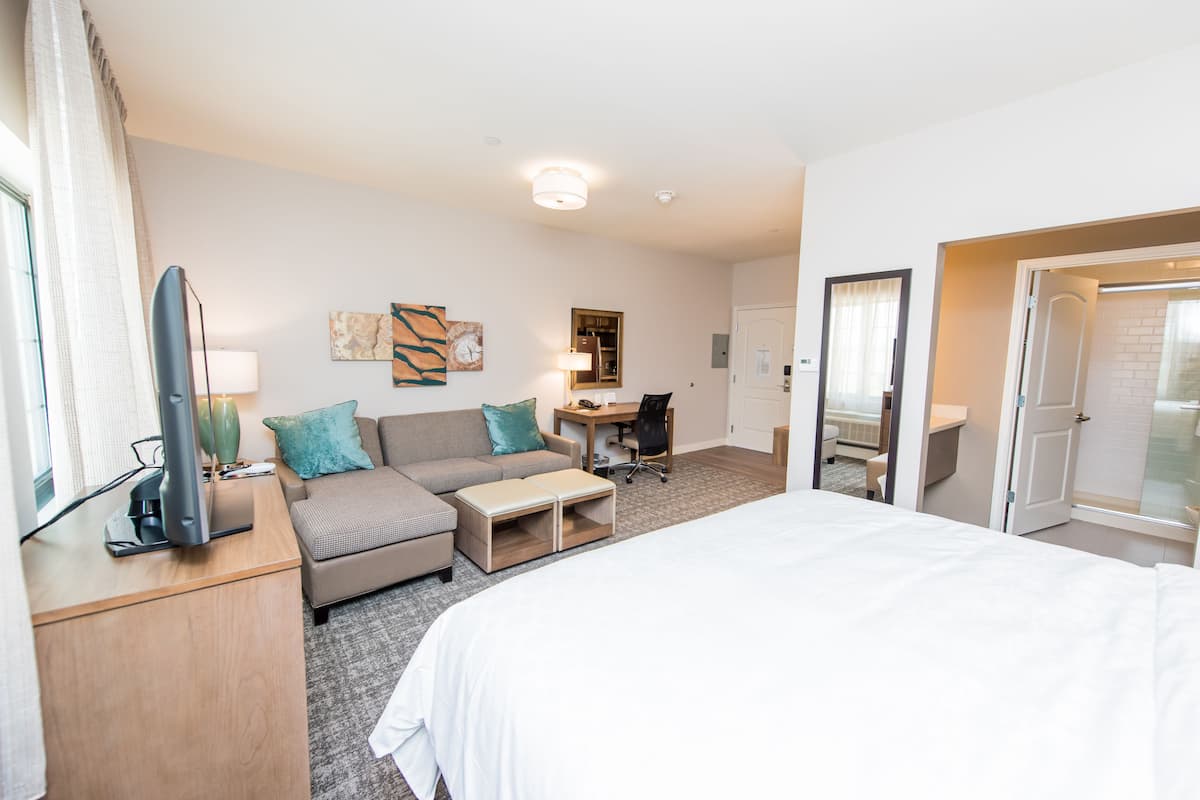 1 bedroom, desk, free WiFi, bed sheets