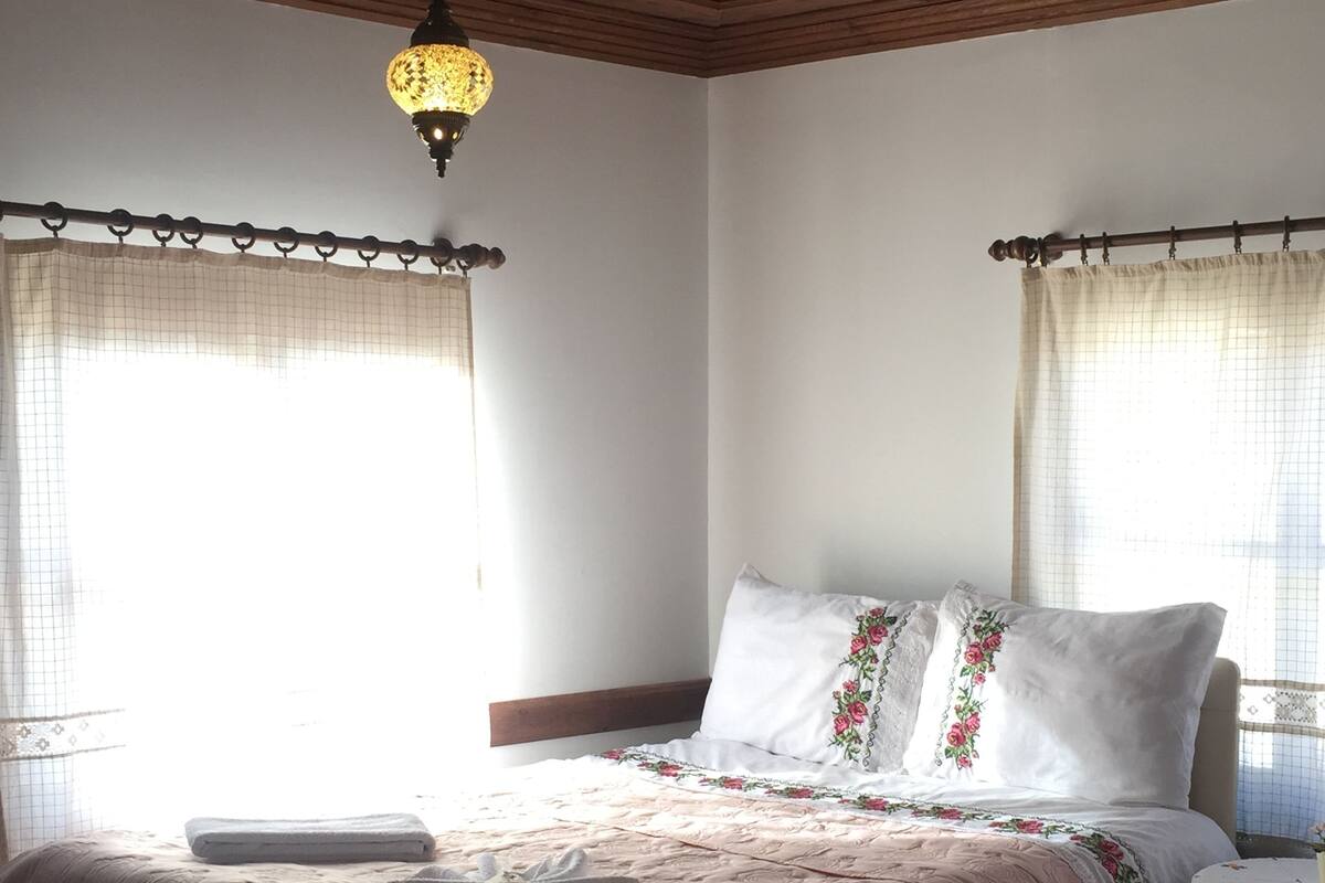 Premium bedding, individually decorated, iron/ironing board, free WiFi