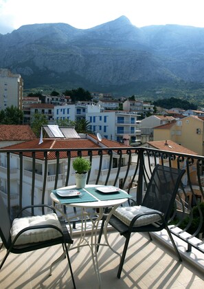 Studio Suite, Balcony, Mountain View | Terrace/patio