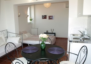Studio Suite, Sea View, Beachfront | Premium bedding, down comforters, desk, soundproofing - Apartments Issa (Makarska)