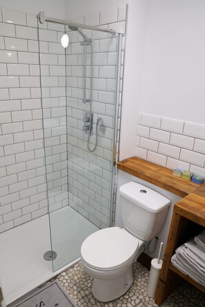Dusche im Bad