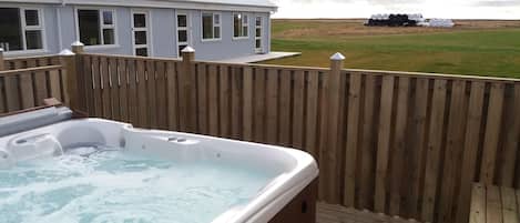 Tina de hidromasaje al aire libre