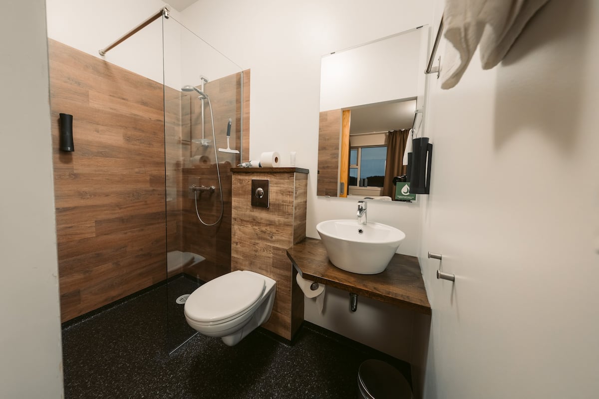 superior room | bathroom | shower, free toiletries, hair dryer, towels