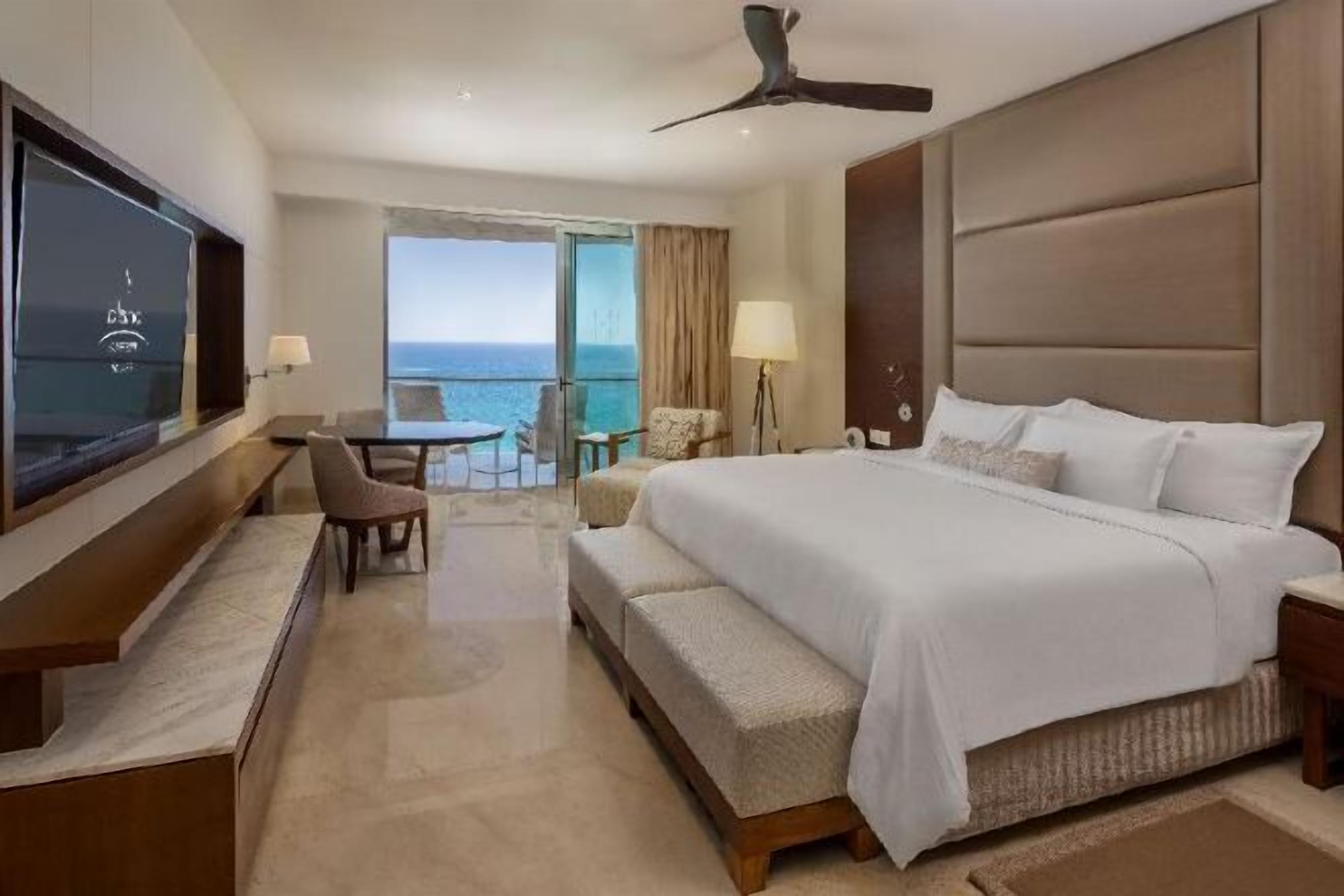 Premium bedding, down duvets, free minibar, in-room safe