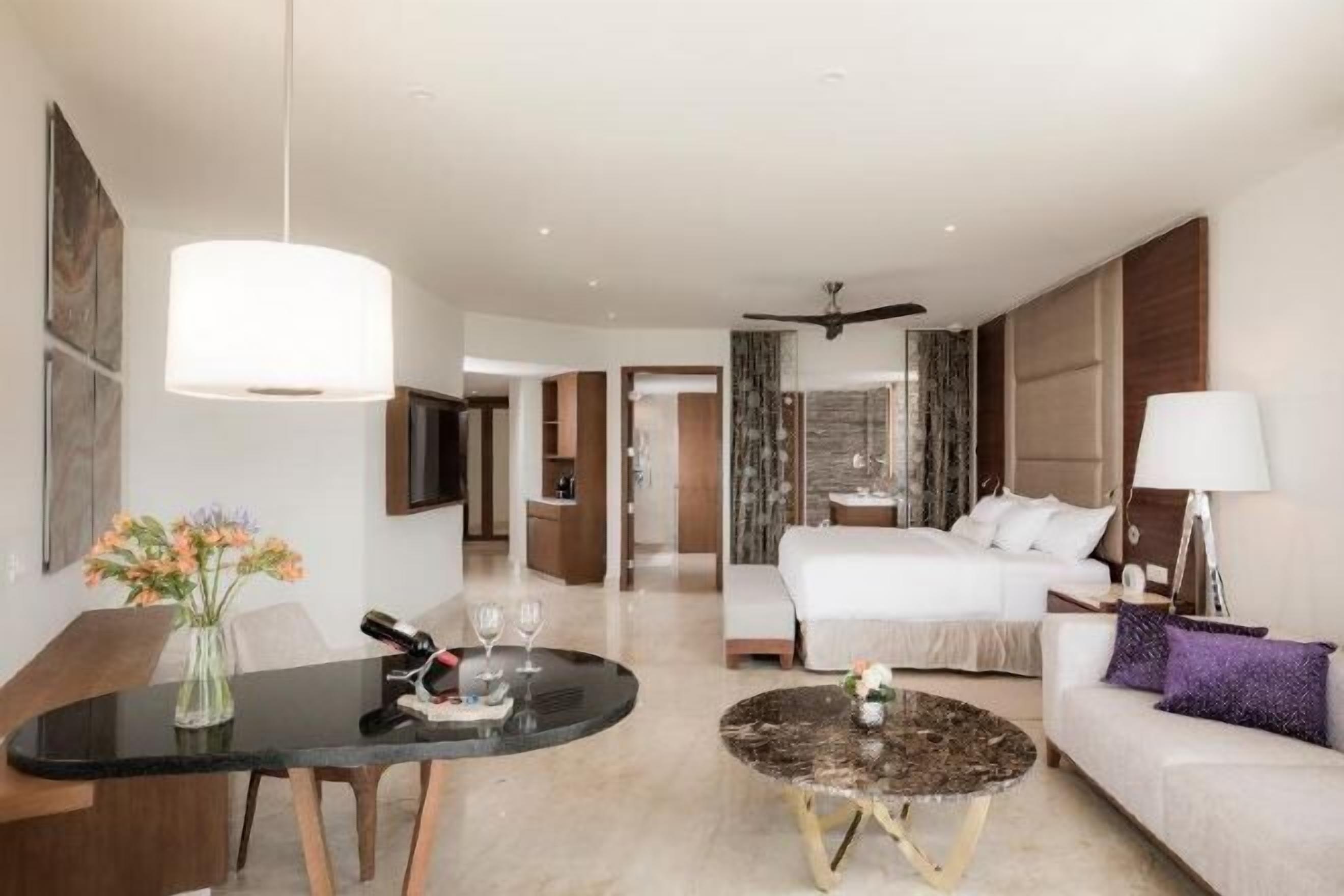 Peralatan tempat tidur premium, gebar bulu kapas, bar mini percuma 